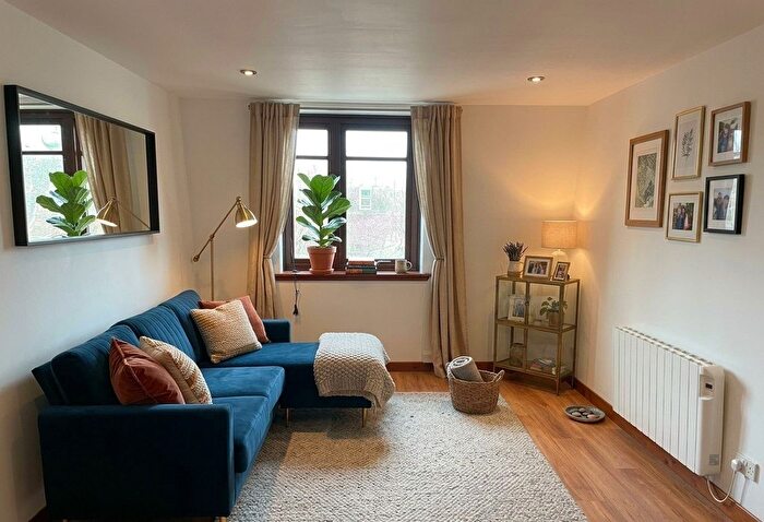 2 Bedroom Flat To Rent In Trades Lane, DD1