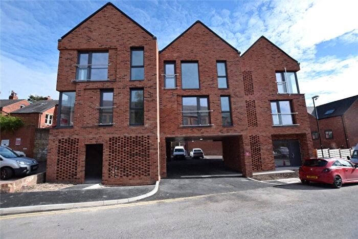 2 Bedroom Apartment To Rent In The Hawthorns, Well Lane, Leeds, West Yorkshire, LS7