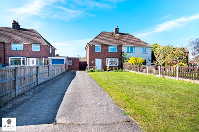 3 Bedroom Semi Detached House For Sale In Melbourne Grove, Harworth & Bircotes, Doncaster, South Yorkshire, DN11