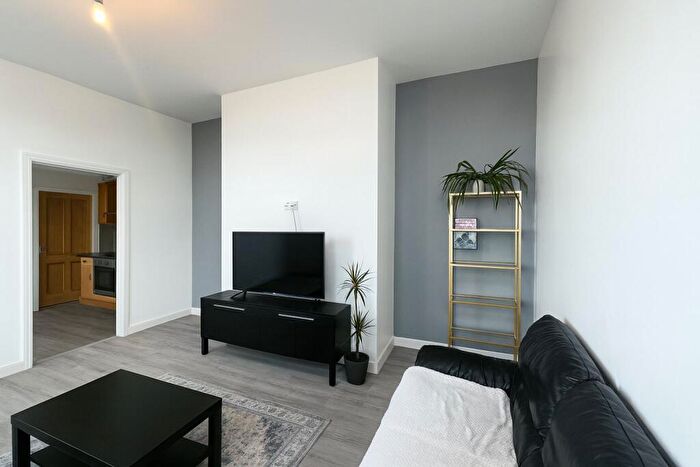 3 Bedroom Flat To Rent In Simonside Terrace, Heaton, NE6