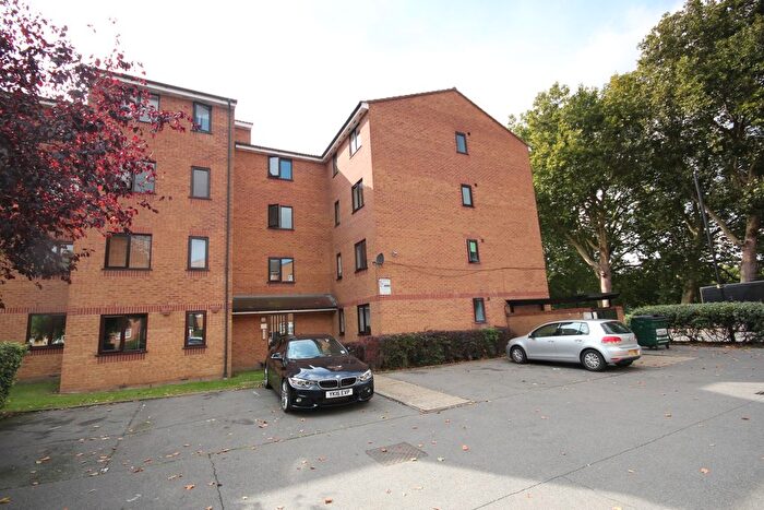 1 Bedroom Flat To Rent In Grinstead Road, London, SE8