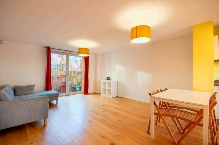 2 Bedroom Flat To Rent In Bellevue Road, Edinburgh EH7