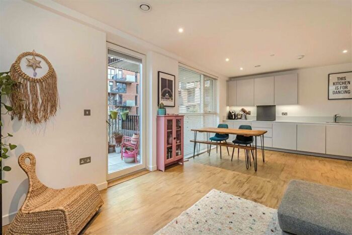 2 Bedroom Flat For Sale In Danson Mews, Elephant And Castle, SE17