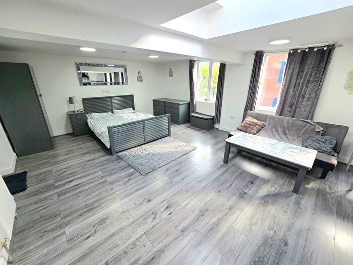 Studio To Rent In Burleys Way, Leicester, LE1