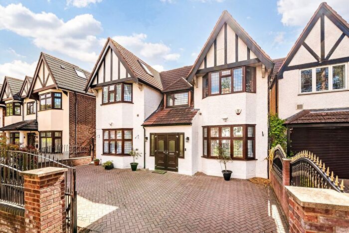 6 Bedroom Detached House For Sale In Jersey Road, Hounslow, TW5