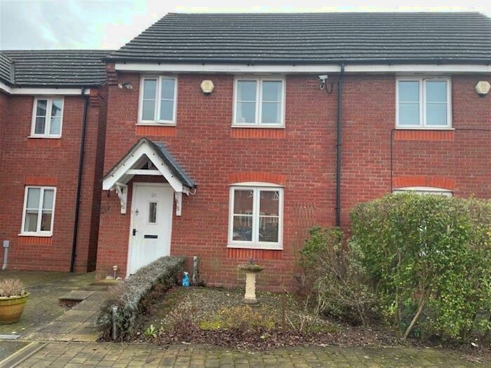 3 Bedroom Semi-Detached House For Sale In Russell Close, Uttoxeter, ST14