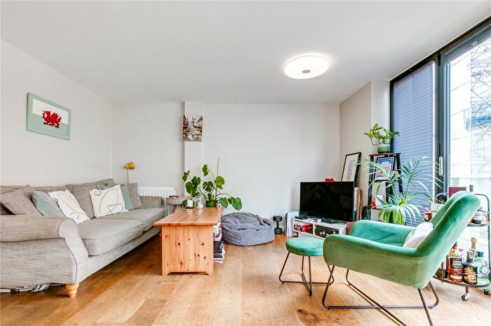 2 Bedroom Flat To Rent In Chapel Yard, Wandsworth, SW18