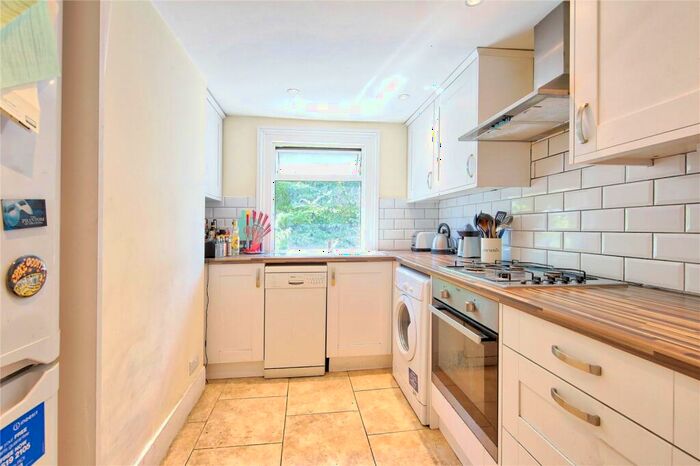 3 Bedroom Apartment To Rent In Battersea Bridge Road, SW11