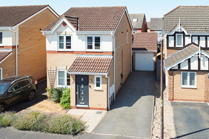 3 Bedroom Detached House For Sale In Montgomery Avenue, Shefford, SG17