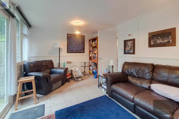 3 Bedroom Maisonette To Rent In Highland Road, London, SE19
