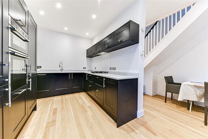 3 Bedroom Flat To Rent In Blomfield Road, London, W9