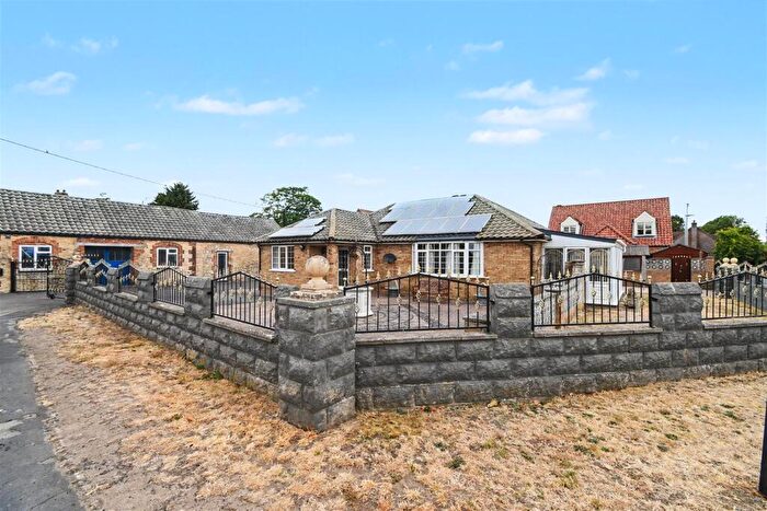 3 Bedroom Bungalow For Sale In West Street, Hibaldstow, Brigg, DN20