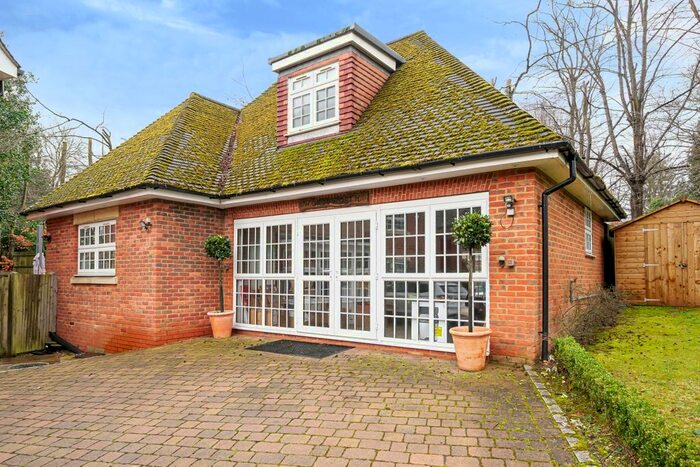 1 Bedroom Flat To Rent In The Clump, Rickmansworth, WD3