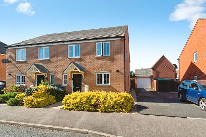 4 Bedroom Semi-detached House For Sale In Chaffinch Green, Lower Stondon, Henlow, Bedfordshire, SG16