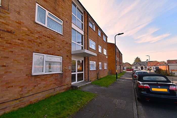 3 Bedroom Flat To Rent In Kentford Way, Northolt, UB5