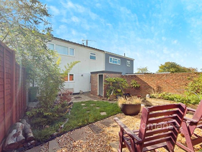 3 Bedroom Terraced House For Sale In Kenilworth Road, Basingstoke, Hampshire, RG23