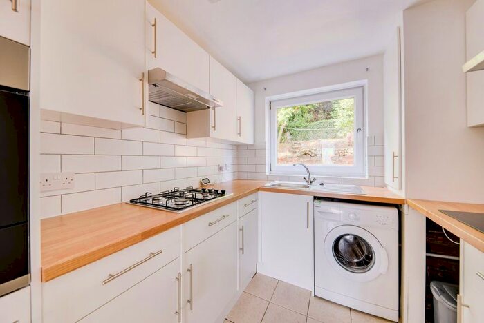 6 Bedroom Property To Rent In Uplands, Canterbury, CT2