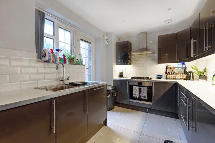 3 Bedroom Flat To Rent In High Street, Chislehurst, BR7