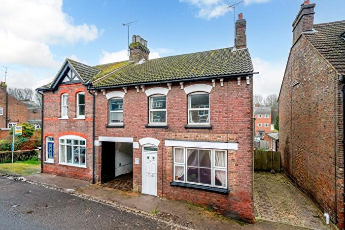 3 Bedroom Semi-Detached House For Sale In High Street, Markyate, AL3