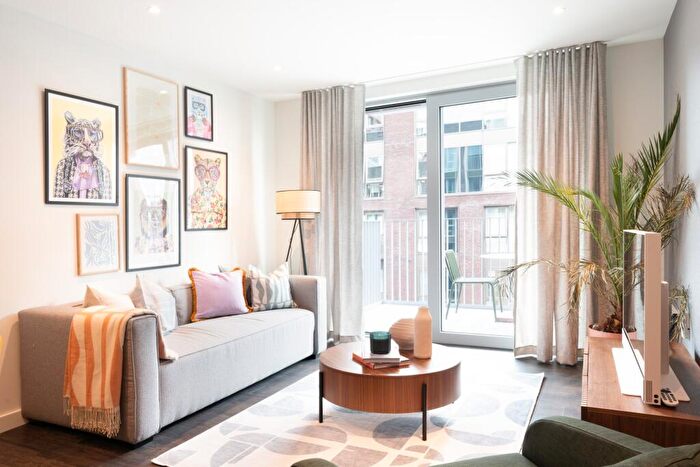 1 Bedroom Flat To Rent In Bloom West, Nine Elms Ln, Nine Elms, London, SW11