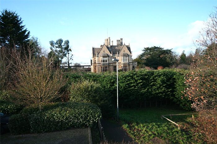 2 Bedroom Flat To Rent In Wade Court, Cheltenham, Glos, GL51