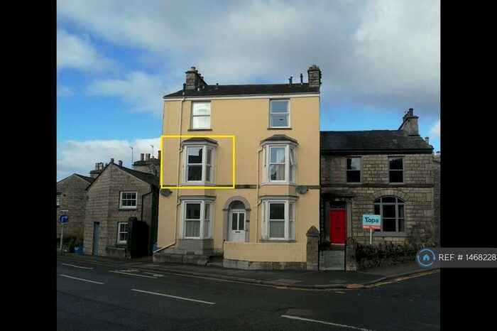 1 Bedroom Flat To Rent In Castle Street, Kendal, LA9