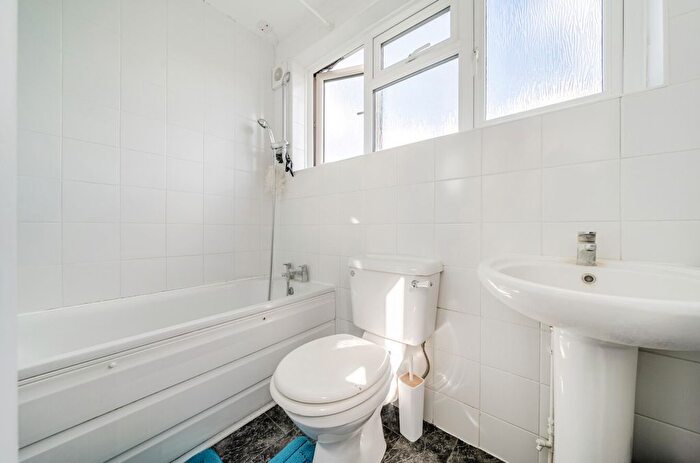 1 Bedroom Flat For Sale In Tweedy Road, Bromley, BR1