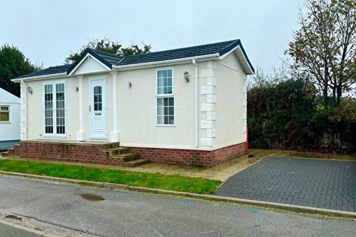2 Bedroom Property To Rent In Manor Park, St. Austell, PL26