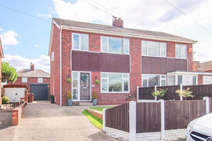 3 Bedroom Semi-detached House For Sale In Lyndale Grove, Normanton, WF6