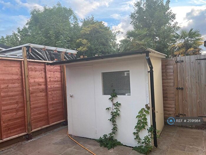 5 Bedroom Semi-Detached House To Rent In Waddon Road, Croydon, CR0