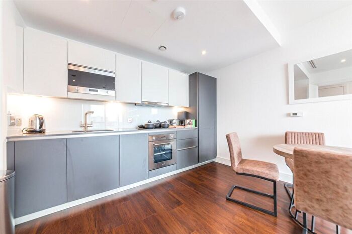 1 Bedroom Apartment To Rent In Maine Tower, Harbour Way, London, E14