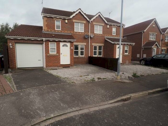 3 Bedroom Semi-Detached House To Rent In Navigation Way, Victoria Dock, Hull, HU9