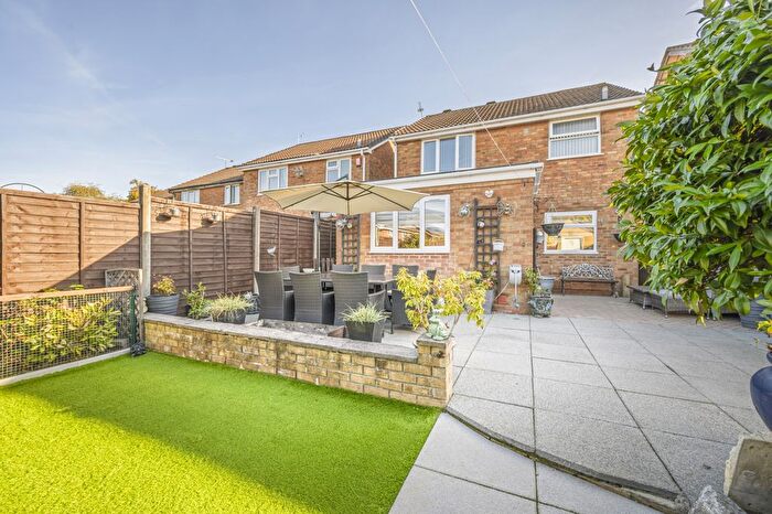 3 Bedroom Detached House For Sale In Hopton Close, Swindon, SN5