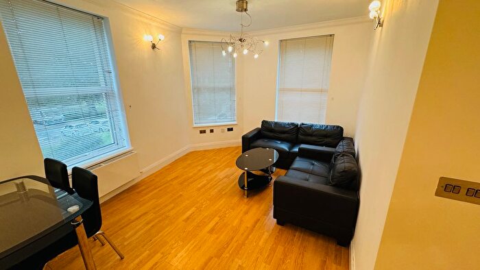 2 Bedroom Flat To Rent In Meyrick Road, London, SW11