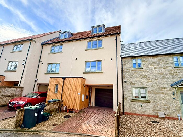 3 Bedroom Town House To Rent In Factory Hill, Bourton, SP8