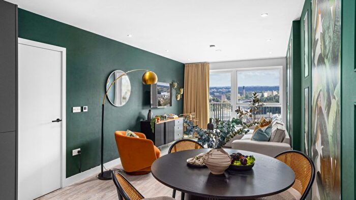1 Bedroom Flat For Sale In Capital Interchange Way, Brentford, TW8