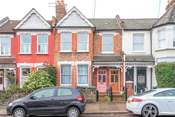 3 Bedroom Flat For Sale In North View Road, London, N8