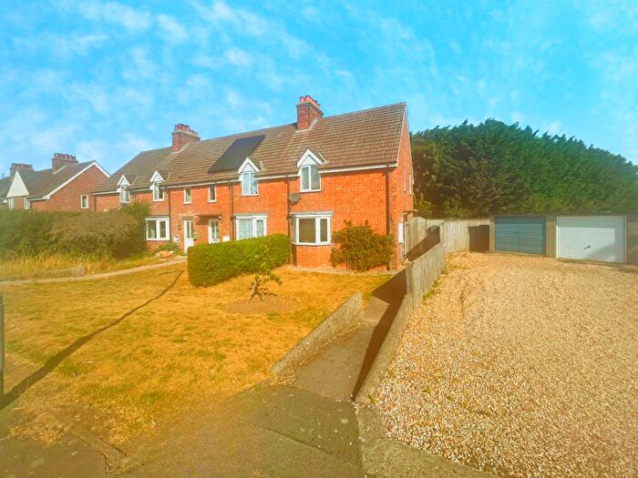 3 Bedroom Semi-Detached House To Rent In Croft Bank, Croft, PE24