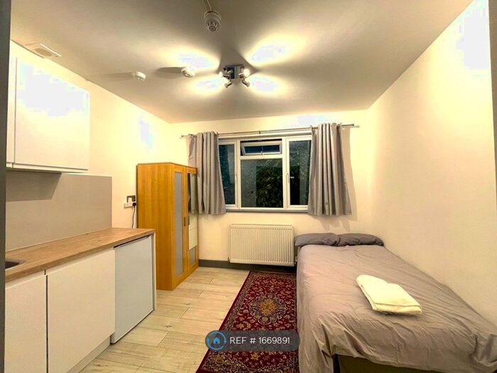 Studio To Rent In Dollis Hill Lane, London, NW2