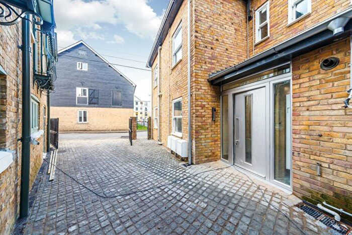 Apartment To Rent In Priory Street, Hertford, SG14