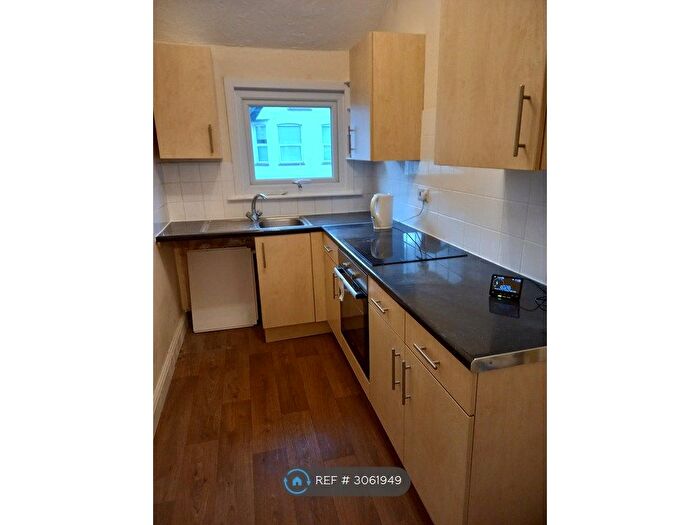 1 Bedroom Flat To Rent In Westminster Drive, Westcliff-On-Sea, SS0