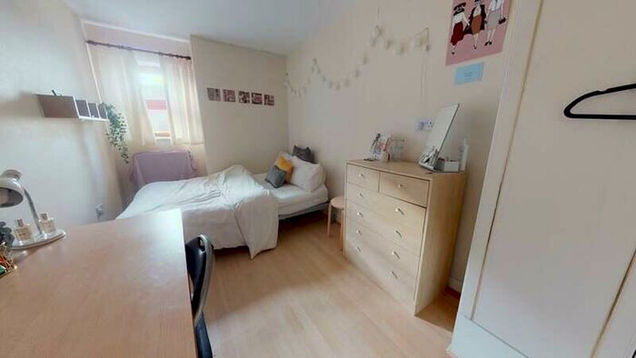 3 Bedroom Apartment To Rent In Kelso Heights, Belle Vue Road, Hyde Park, Leeds, LS3