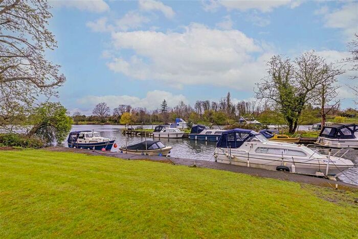 2 Bedroom Flat To Rent In River Reach, Teddington, TW11