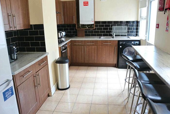 5 Bedroom House To Rent In Weaste Road, Salford, M5