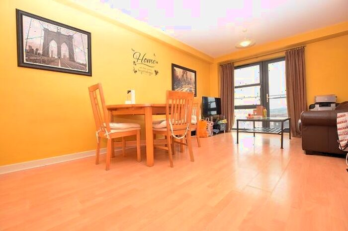 2 Bedroom Apartment To Rent In West Point, West Street, S1