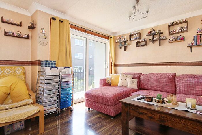 2 Bedroom Flat For Sale In / Ardshiel Avenue, Corstorphine, Edinburgh, EH4