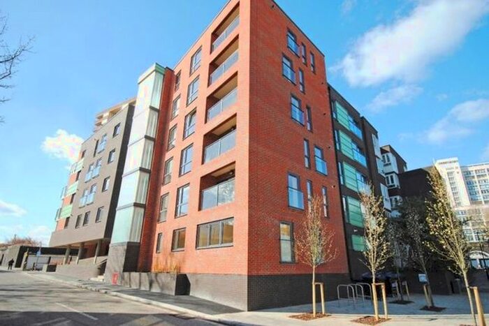 3 Bedroom Flat To Rent In Melbway House, Meadow Street, Elephant And Castle, SE1