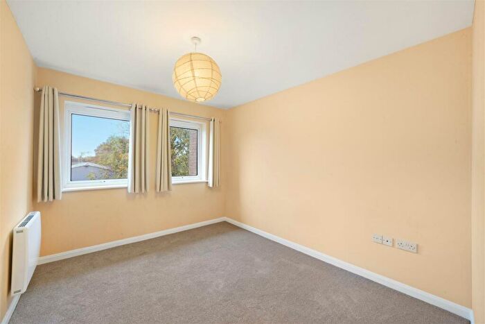 2 Bedroom Flat For Sale In Greenford Road, Harrow, HA1