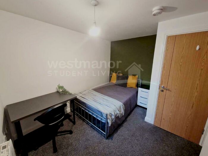 6 Bedroom Semi-Detached House To Rent In London Road, Leicester, LE2
