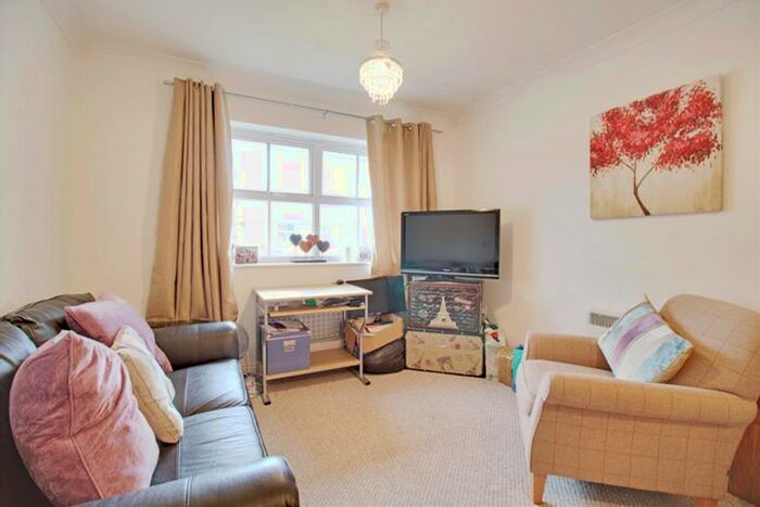 2 Bedroom Flat To Rent In International Way, Sunbury-On-Thames, TW16